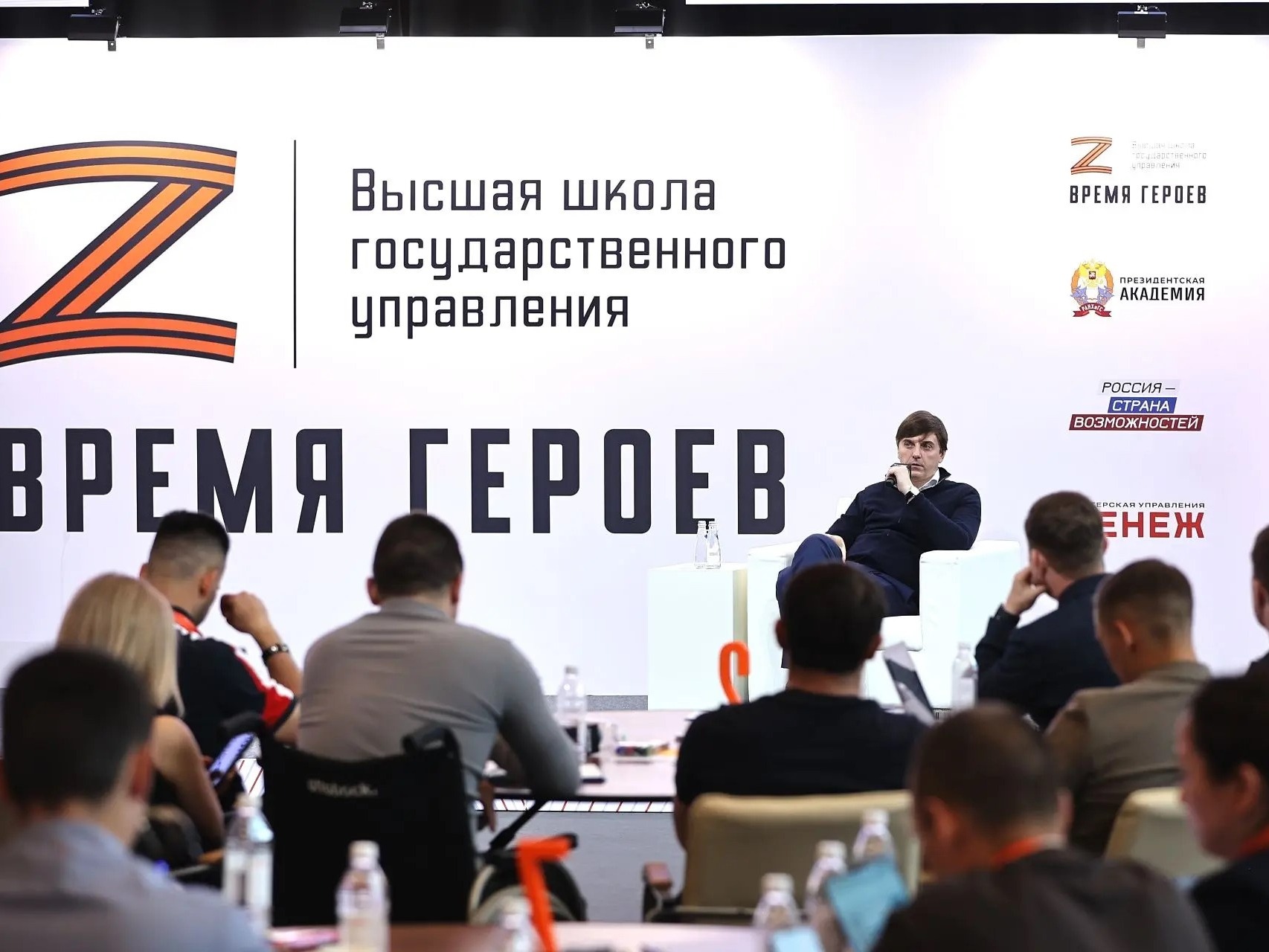 Сергей Кравцов обсудил с участниками и ветеранами СВО направления развития воспитательной работы с детьми.