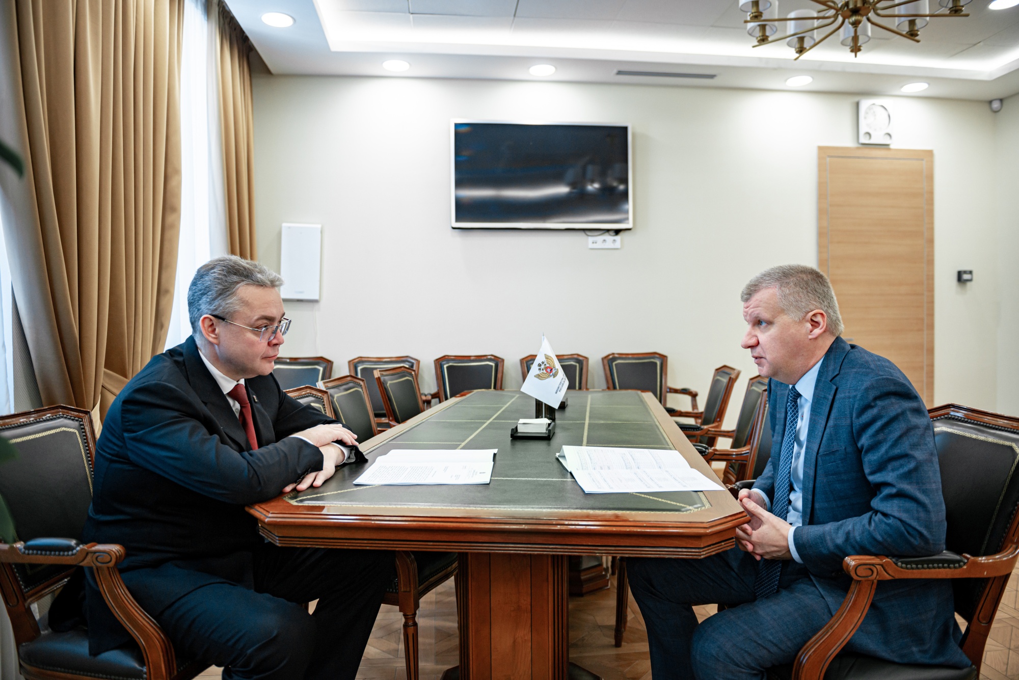 Андрей Николаев обсудил с губернатором Ставрополья капремонт учреждений образования региона.