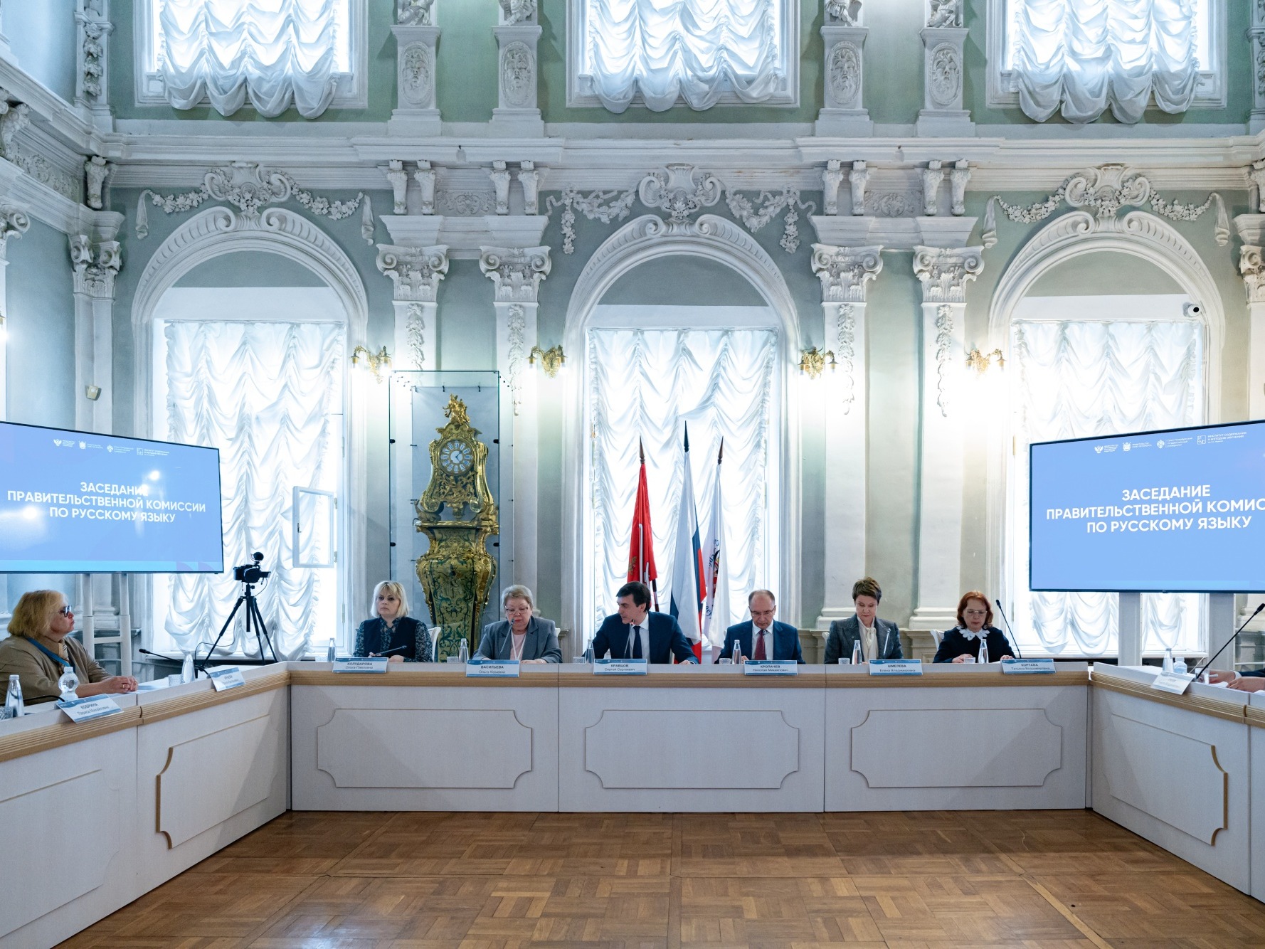 Правительственная комиссия по русскому языку одобрила внесение двух словарей в перечень нормативных словарей и грамматик русского литературного языка.