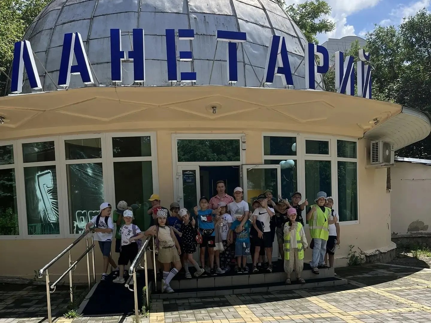 Космическое приключение и танцевальный драйв в нашем лагере.